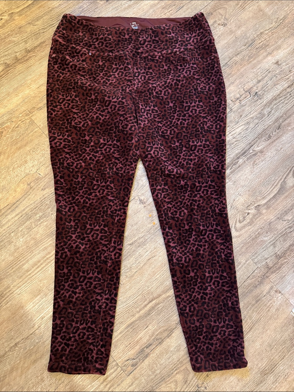 Women’s Maroon Leopard Print Stretch Leggings